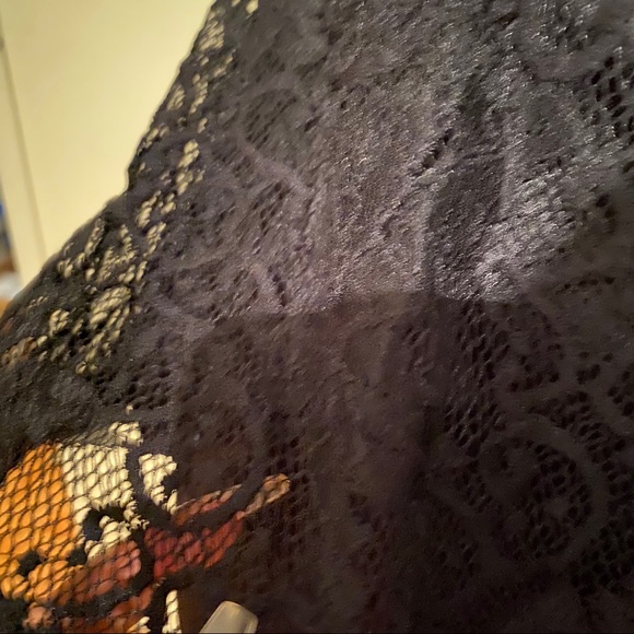 Suzy Shier Peplum Top - Picture 3 of 4